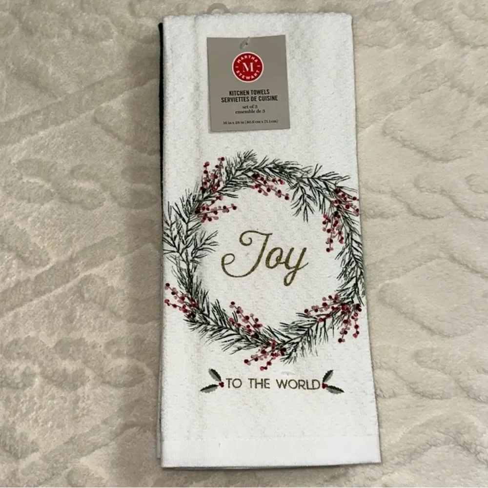 MARTHA STEWART White Gold Red Wreath Green Cotton Kitchen 3 Towel Gift Set